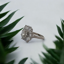 Load image into Gallery viewer, 14kw 2.62ctw Ballerina Style Fashion Ring
