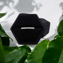 Load image into Gallery viewer, Estate 14KW .20CTW Diamond Wedding Band
